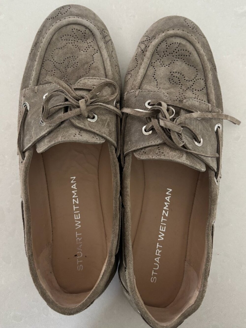 STUART WEITZMAN - Tinsley Moccasin in Smokey Taupe Suede